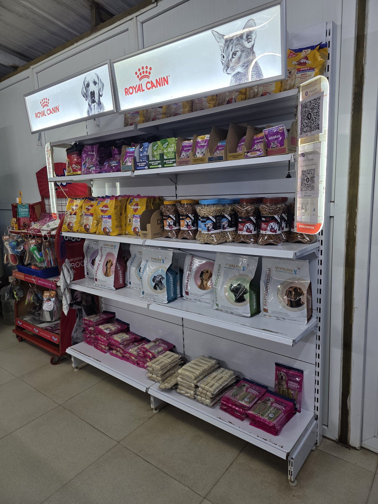 Reception and retail area at RNK Veterinary Clinic, Sulur